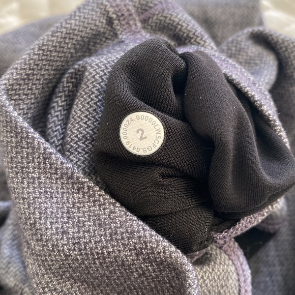 Lululemon 25” seam - Picture 3 of 3